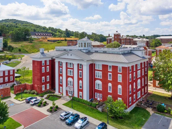 100 Village Dr APT 405, Staunton, VA 24401