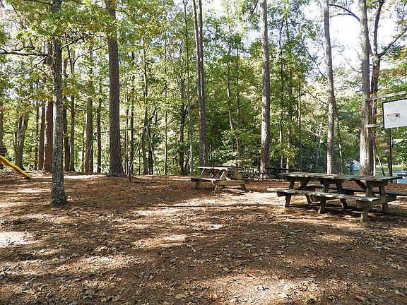 3rd image of 144 Forest Hill Dr