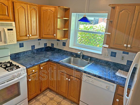 4th image of 5907 Jamieson Ave