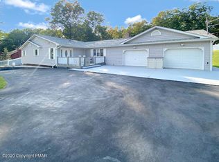 112 Mayflower Ct, Bushkill, PA 18324