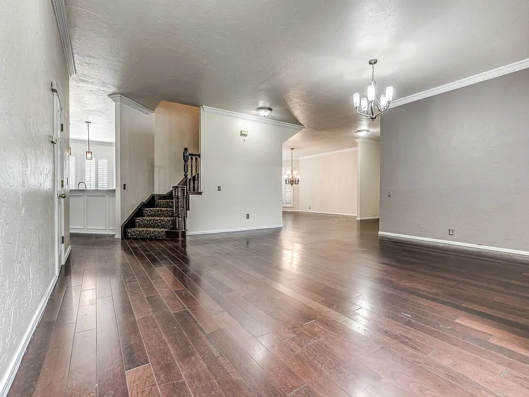 1104 Fox Lake Ln — Photo 5