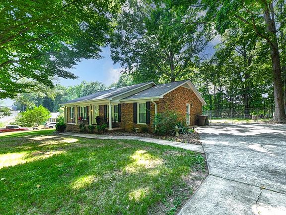 3rd image of 4801 Sweetbriar Rd