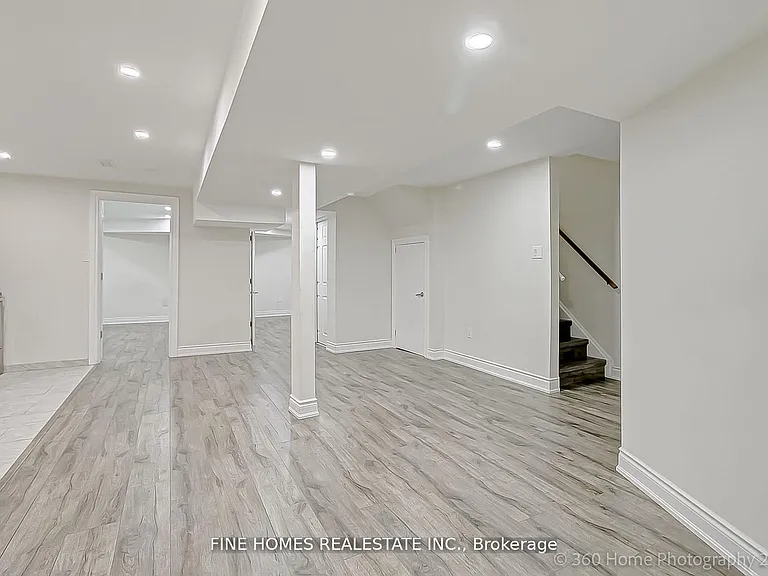 132 Purcell Cres #LOWER — Photo 2