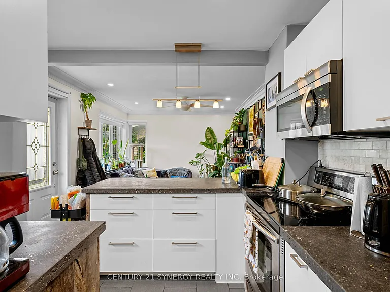 241 Bradley Ave — Photo 3