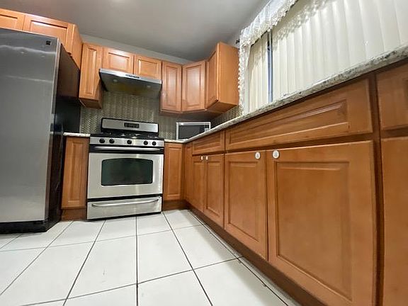 3rd image of 1026 Vincent Ave