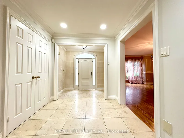52 Prince Edward Blvd — Photo 3