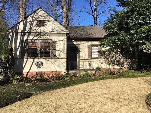 247 The Prado NE #REAR COTTAGE Photo 1