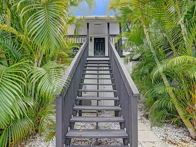 311 SE 3rd Ave — Photo 35