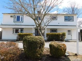 133 Blacksmith Rd E, Levittown, NY 11756