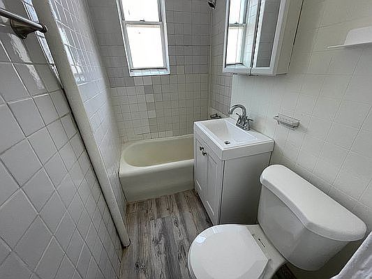 2nd image of 34-22 Crescent St #1