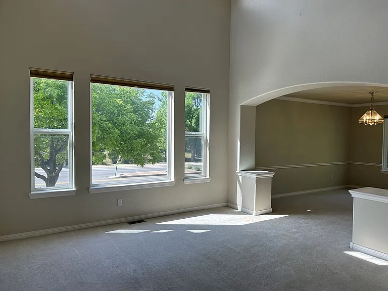 5406 Hunter Dr — Photo 2