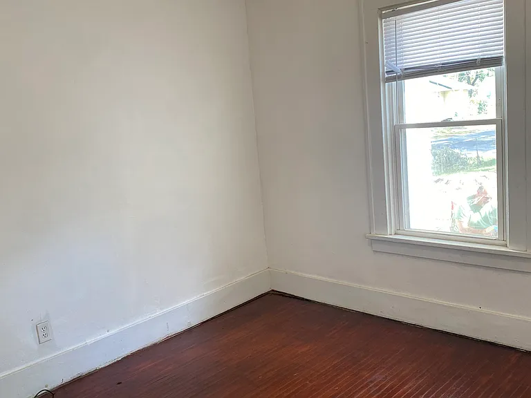 2300 Yale Blvd — Photo 10