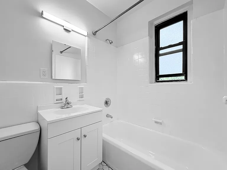 1685 E 5th St #5H — Photo 8