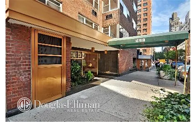 Sold by Douglas Elliman | media 24