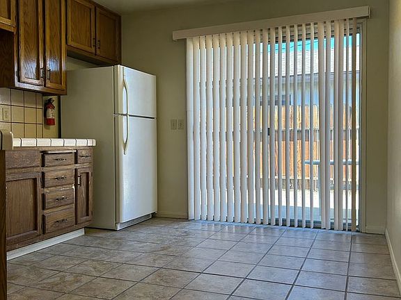 4th image of 208A S Gold Canyon St