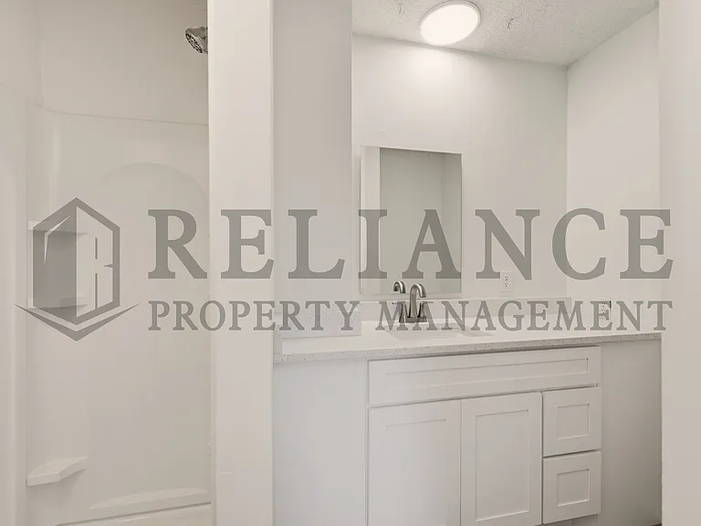 322 S Jonathan St — Photo 35