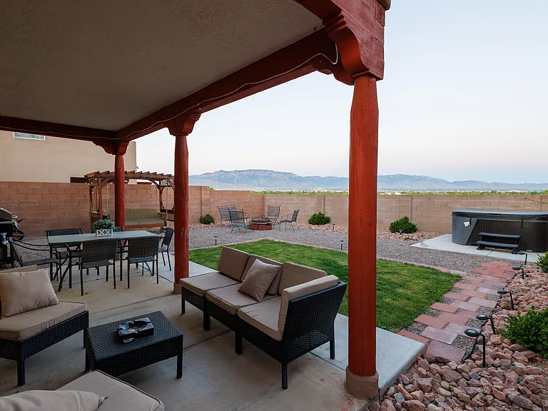 8224 Bluffs Edge Pl NW — Photo 2
