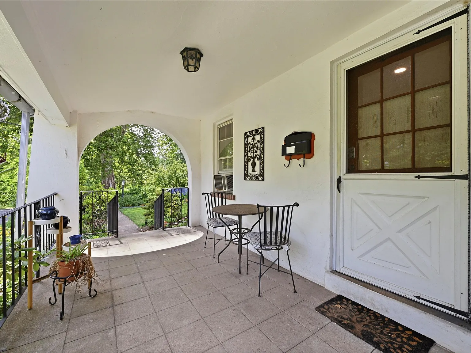 3 bed, 2038 sqft, $3,995 — Photo 3