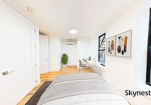 4th image of 230 E 95th St #2R