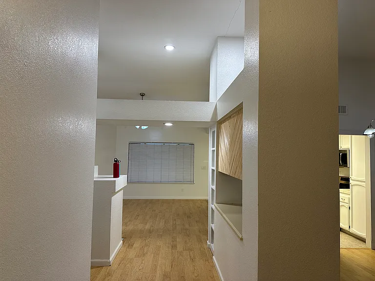 900 Quate Ct — Photo 4
