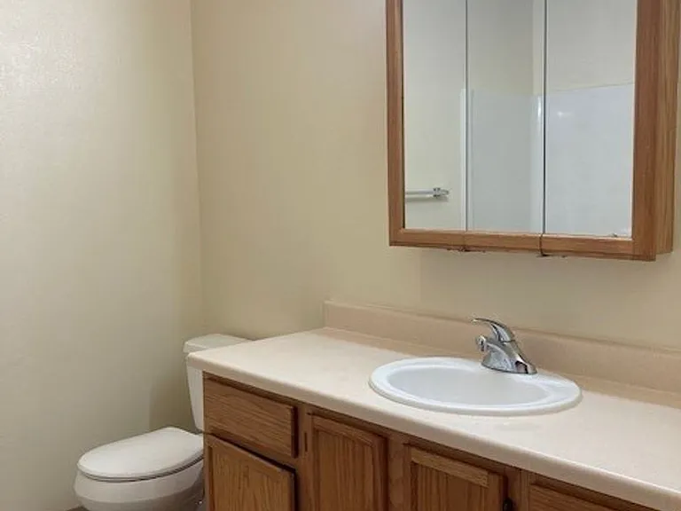 Oak Street Town Homes — Photo 21