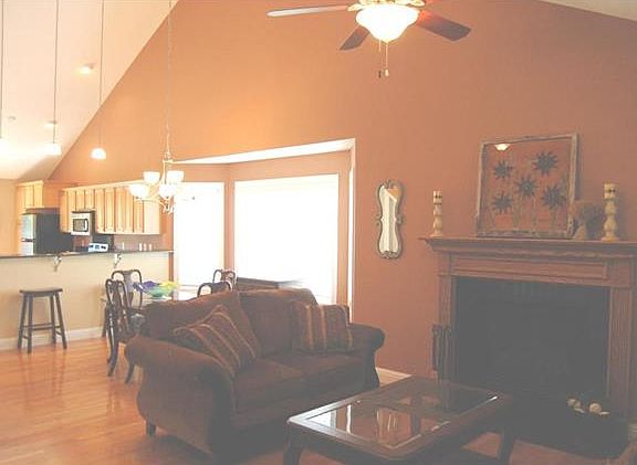 3rd image of 980 University Dr #B