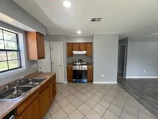 3903 Juno Dr — Photo 5