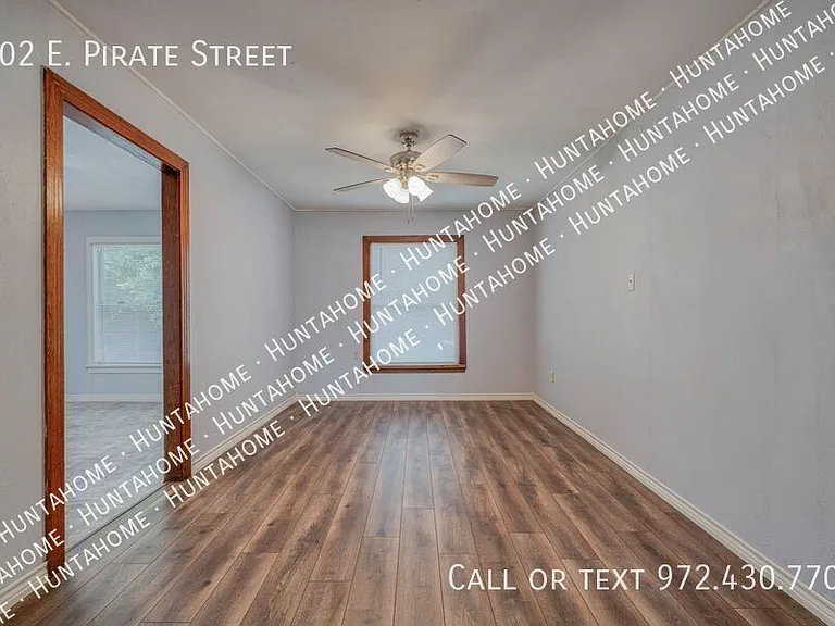 102 E Pirate St — Photo 8