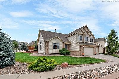 Beautifully landscaped corner lot located in desirable Canyon View