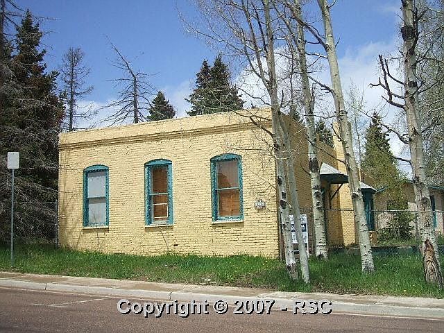 1st image of 101 E Carr Ave