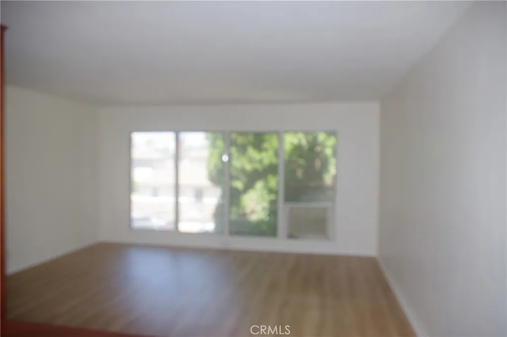 2 bed, 800 sqft, $2,300 — Photo 1