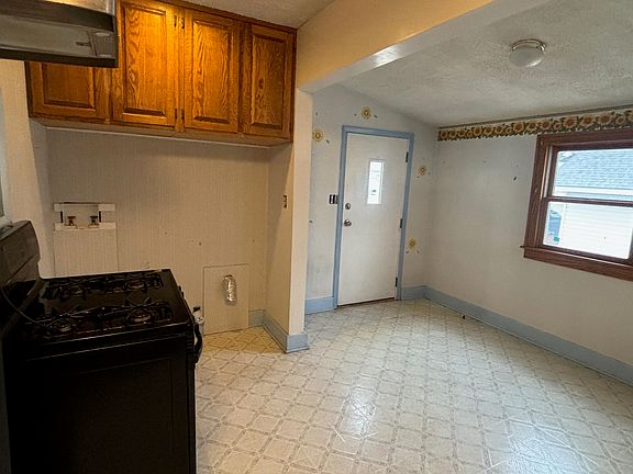 5th image of 626 SE 5th St