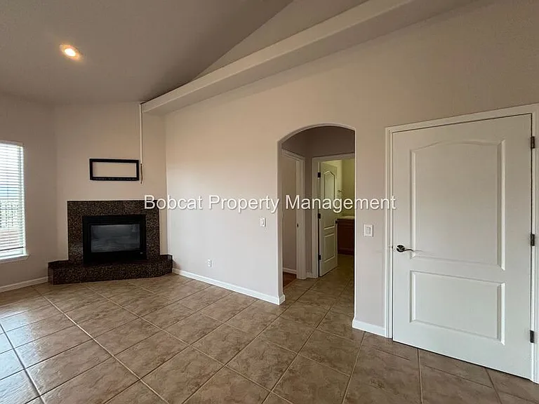 963 Ranchview Cir — Photo 42