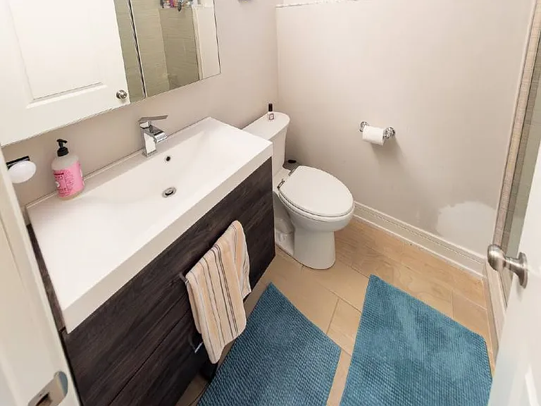 1110 N Christiana Ave — Photo 2