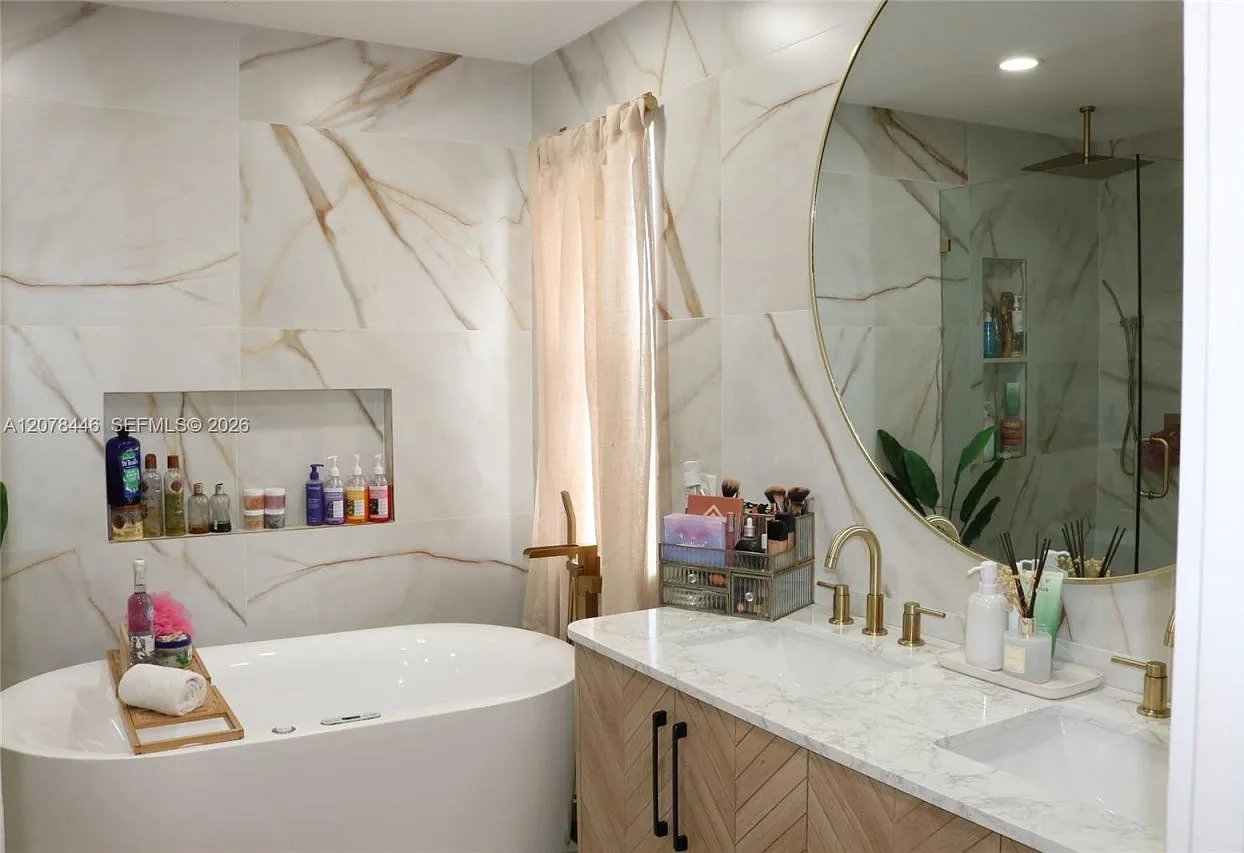 3 bed, 2.5 bath, 1820 sqft, $4,100 — Photo 2