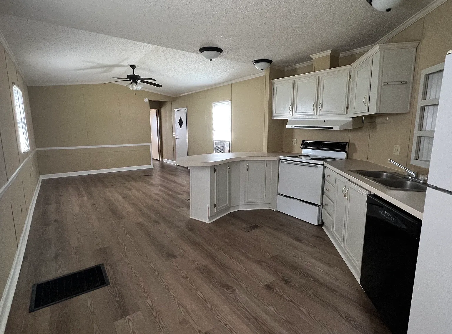 2 bed, 1000 sqft, $700 — Photo 2