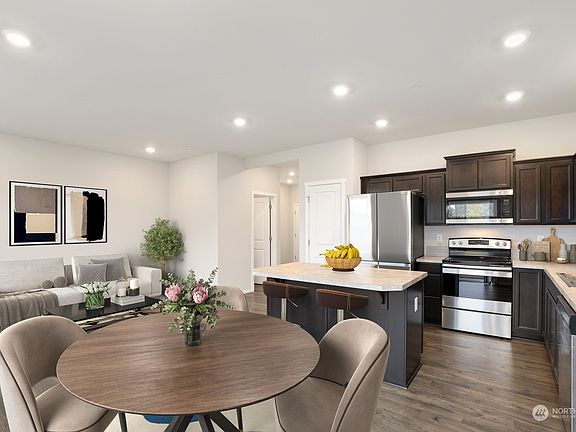 5th image of 11035 186th Street E