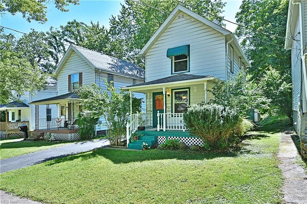 734 Porter St NE photo 1