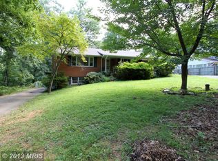 20326 White Oak Dr, Sterling, VA