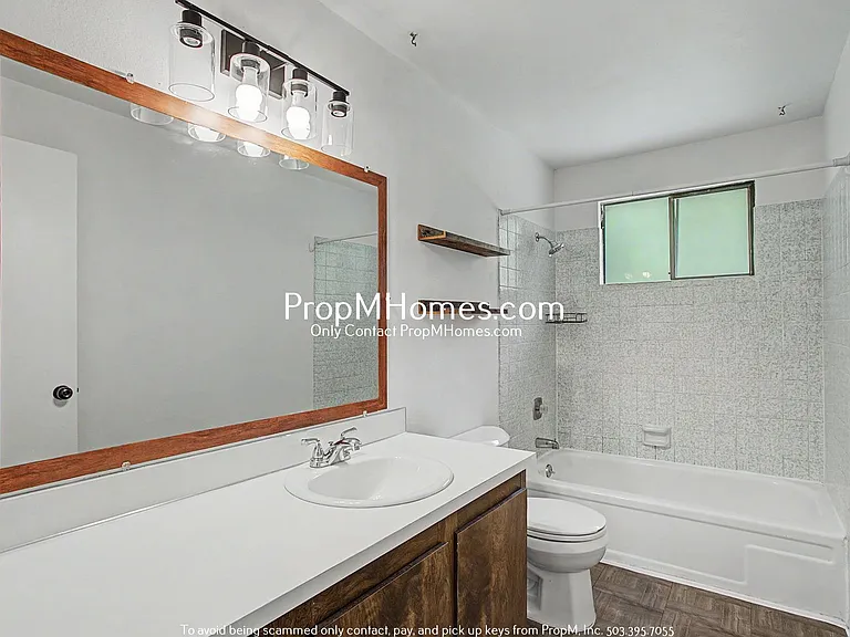 810 SW Spring Ln — Photo 17