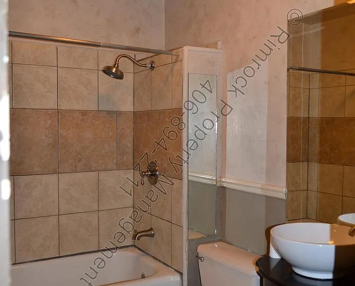 825 Avenue C — Photo 4