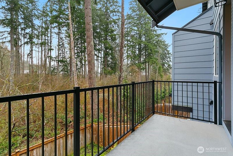 3rd image of 13421 Admiralty Way #D3