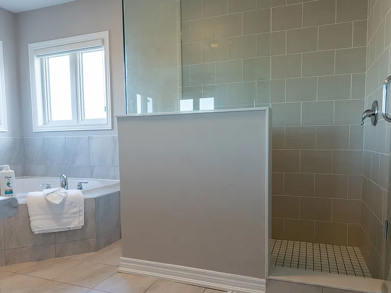 648 Lemay Grv — Photo 21