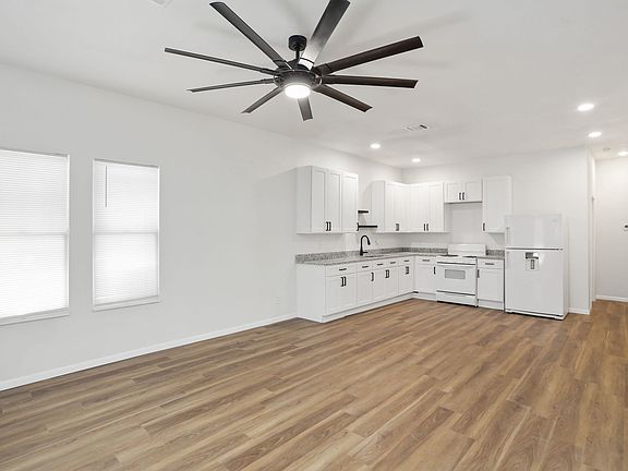 4th image of 3513 S Presa St