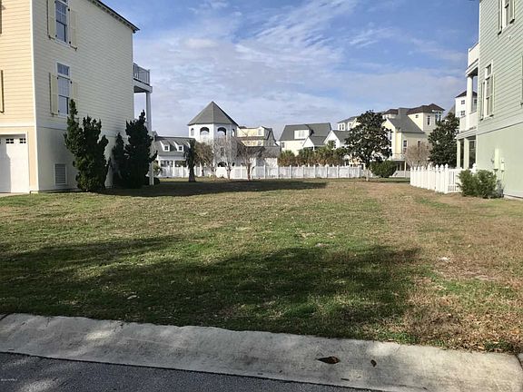 2nd image of 105 Sound Side Dr