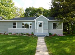 215 Grove Ave, Hesperia, MI 49421