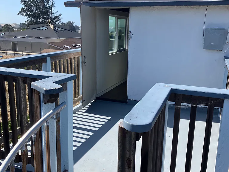 2025 Bush Dr — Photo 10