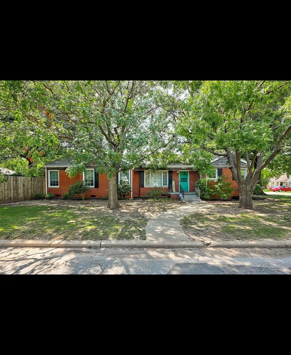 3217 N Villa Ave — Photo 1