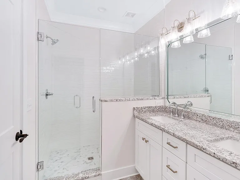 1323 Thomas Ave — Photo 16
