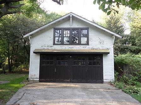 3rd image of 26642 Woodland Ave